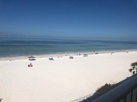 Top Airbnb: Oceanfront Condo Corner Unit2BR/2BA Great Location in Redington Shores