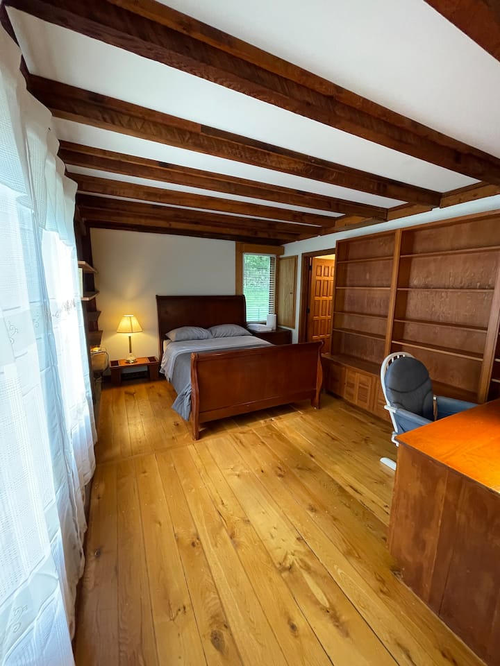 1st floor BR with en-suite