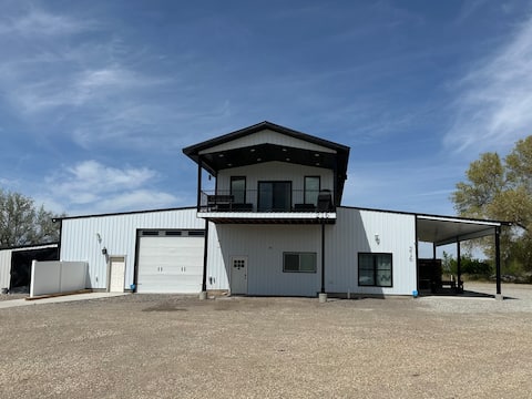 Barn Lofts-sleeps 21, new play room