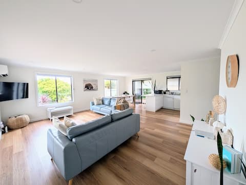 Successful Airbnb property: Sails: Family-friendly, in the heart of town in Kingscote