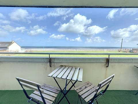 Apartment facing and direct sea access