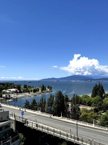 Stunning ocean (sound of waves) gallery image 2