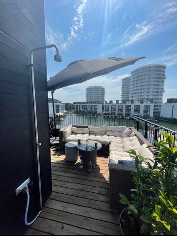 Familiebyhus på stranden og tæt på centrum