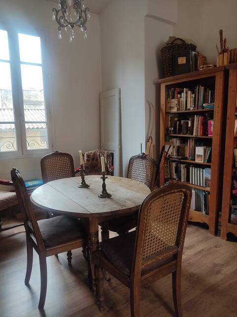 Popular Airbnb listing: Inner-city apartment. in Avignon