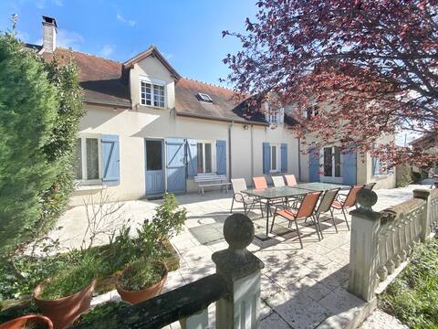 • Au Charme des Oiseaux • Beauval Zoo <• 10 people