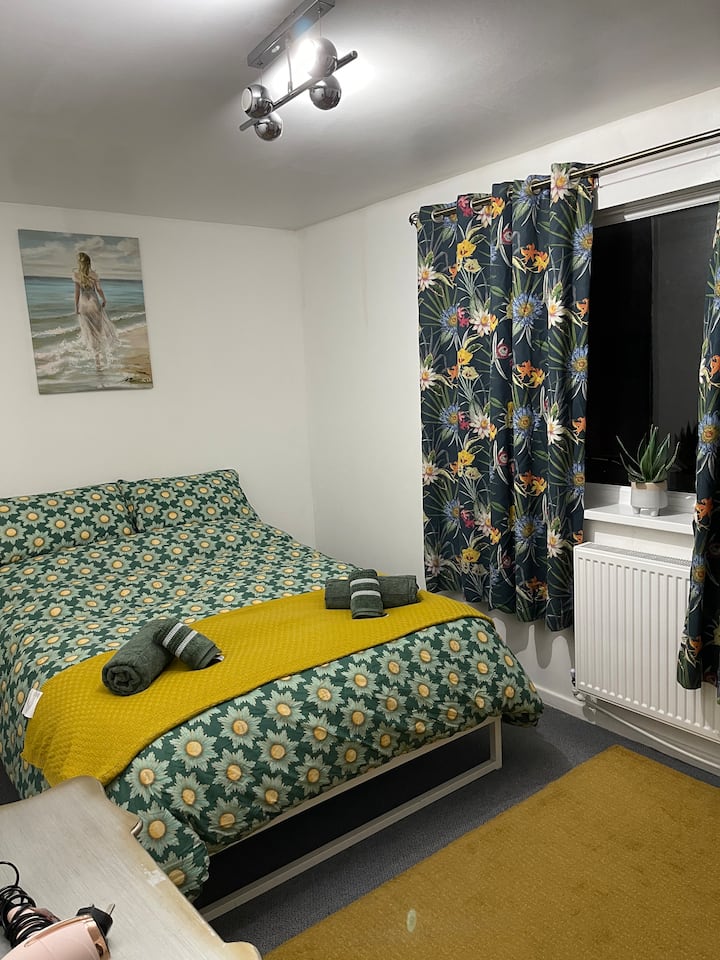Top Flat Near Town, With Its Own Private Parking - Cardiff