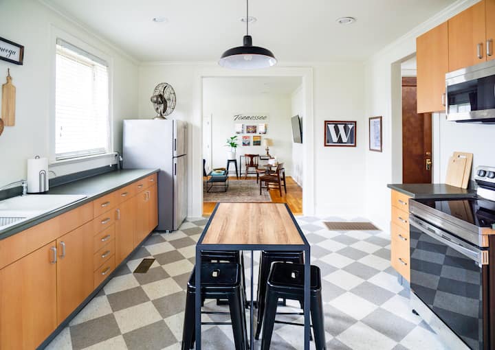 Historic 1915 2br · No Pet Fees · Central Location - Chattanooga, TN