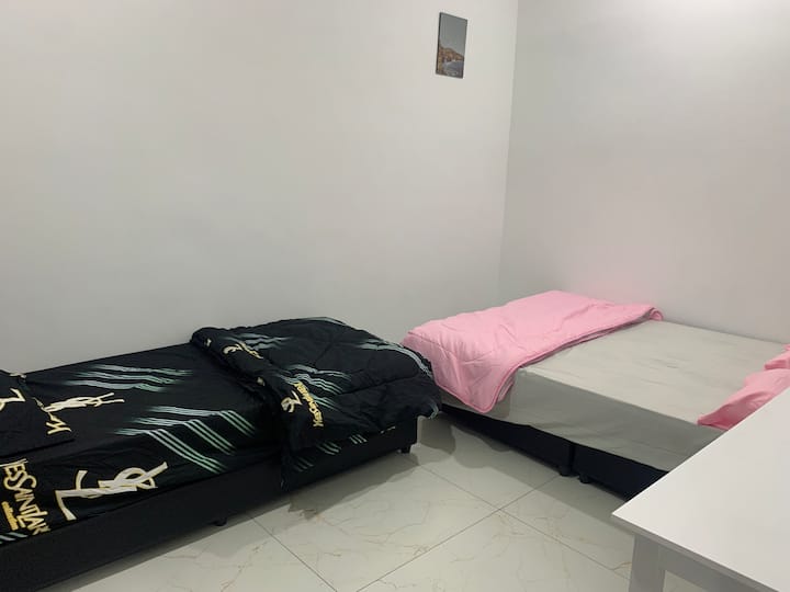 Tercer dormitorio con 1 cama tamaño queen y un dormitorio individual ❤️