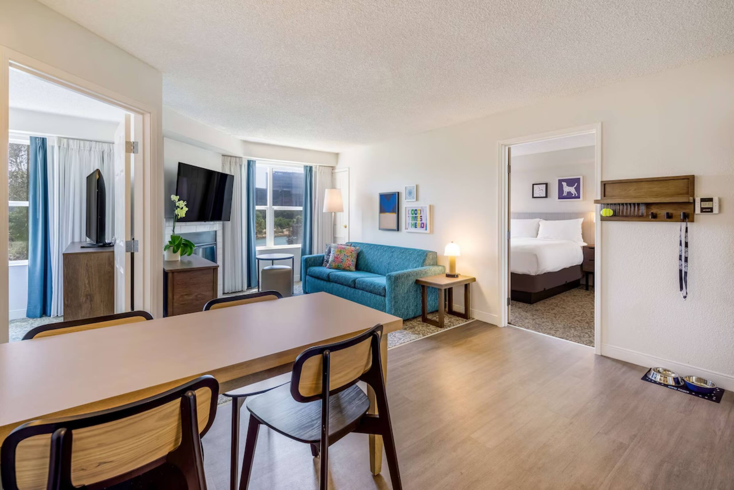 Hotel in South San Francisco · 3 bedrooms · 3 private baths - Image 10