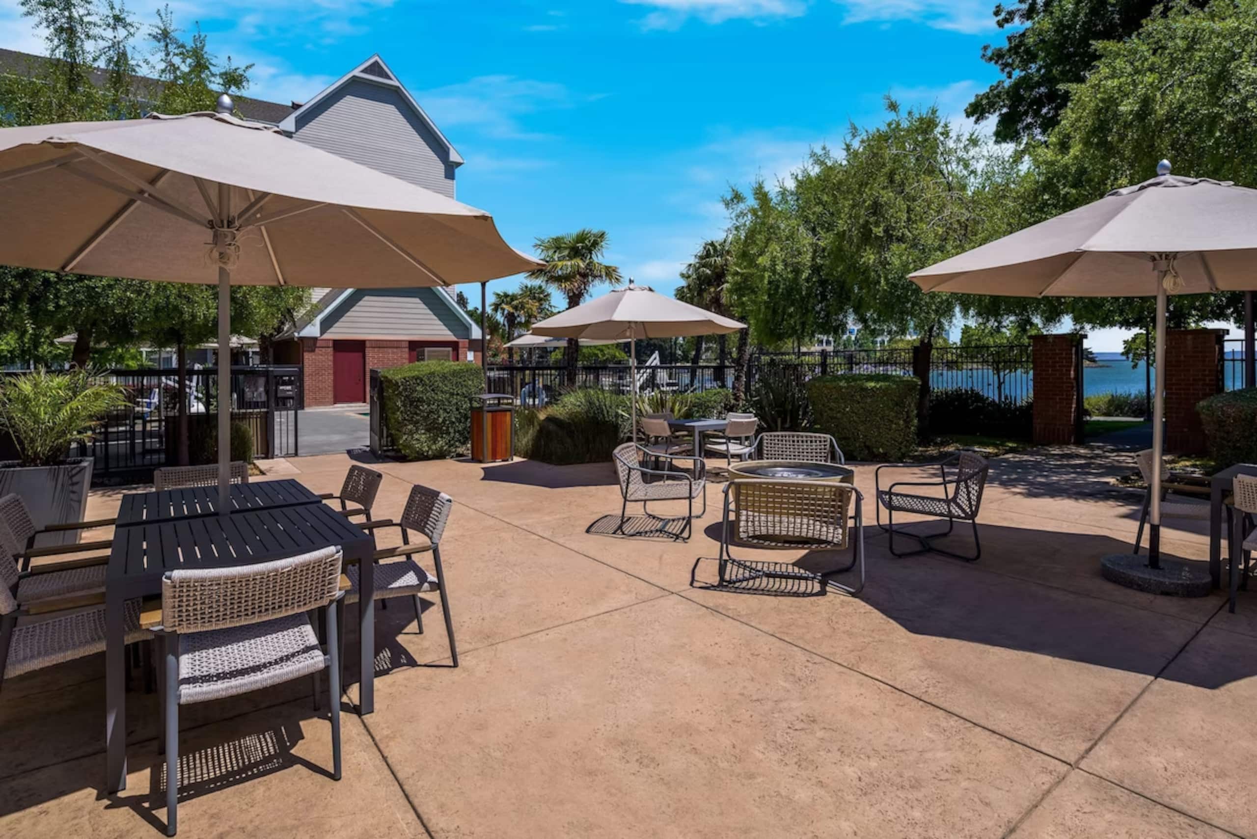 Hotel in South San Francisco · 3 bedrooms · 3 private baths - Image 18