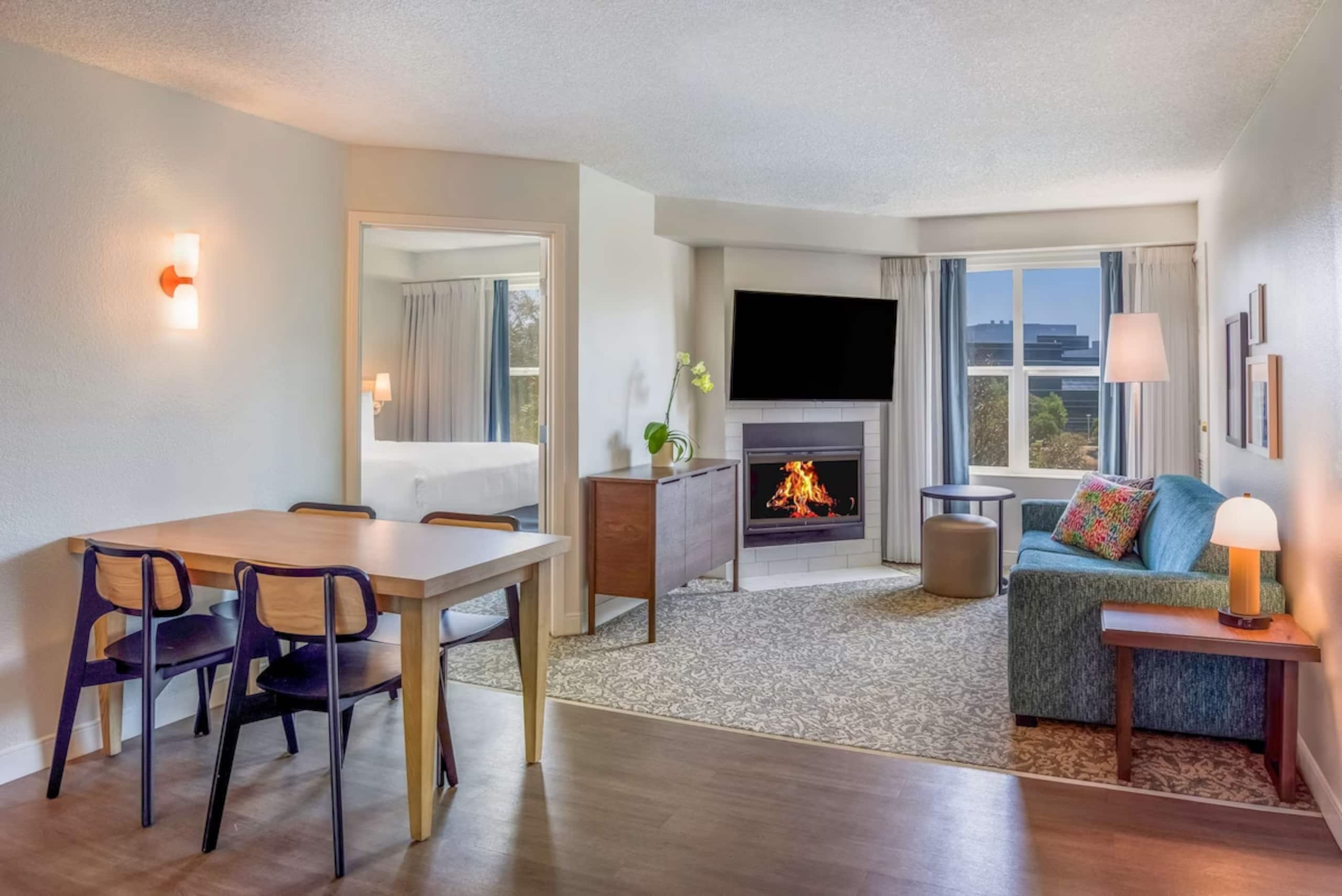 Hotel in South San Francisco · 3 bedrooms · 3 private baths - Image 4