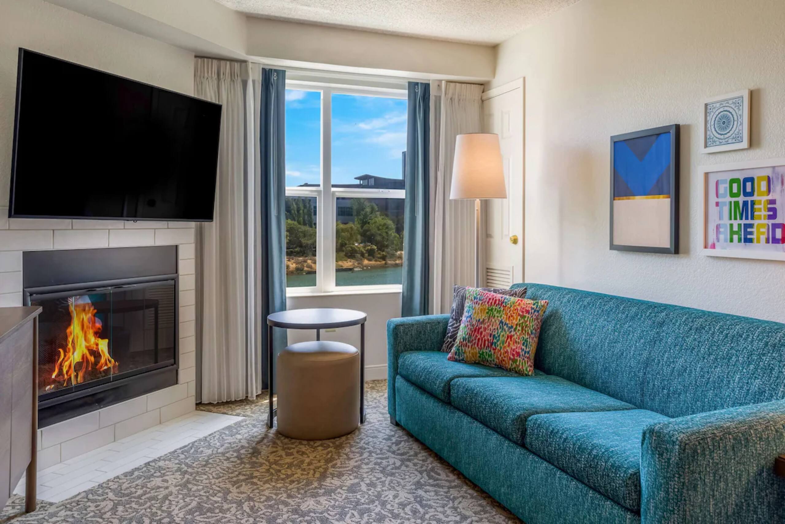 Hotel in South San Francisco · 3 bedrooms · 3 private baths - Image 3