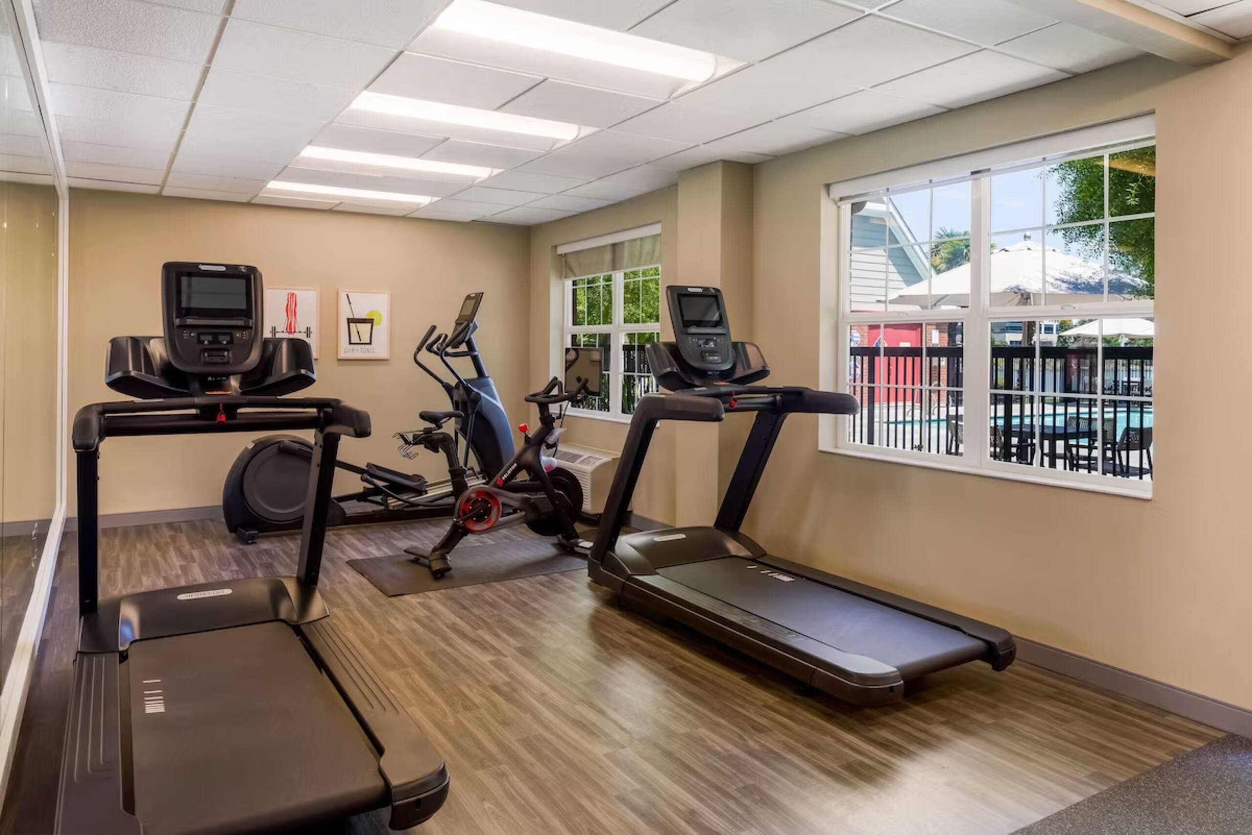 Hotel in South San Francisco · 3 bedrooms · 3 private baths - Image 16