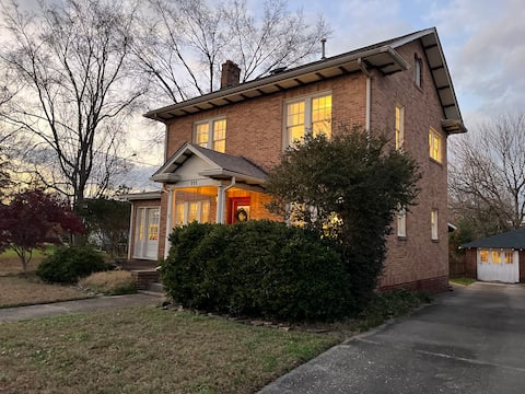 Welcome to Circa 1925! 4 BR 2 BA Historic Home.