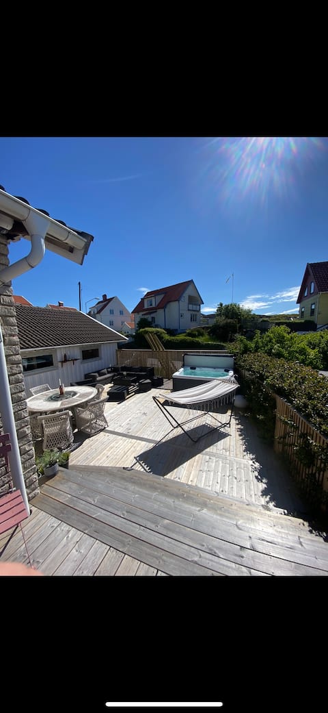 Entire house close to the sea!