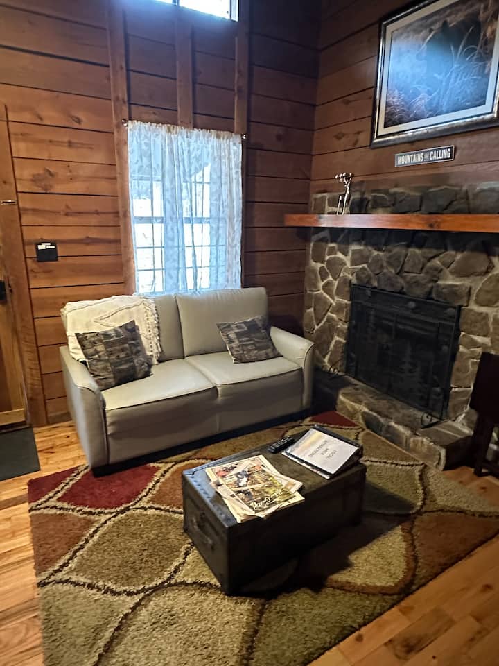 Little Cabin On The Creek - Cleveland, GA