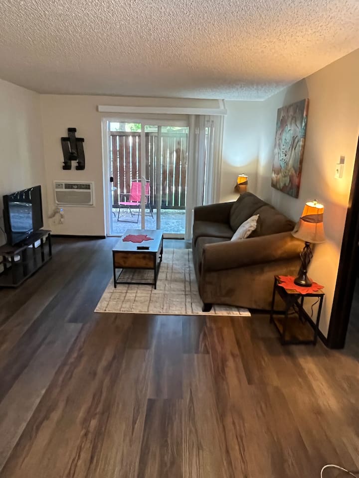 Easy Access South Hill 1 Bedroon Apartment - Spokane, WA