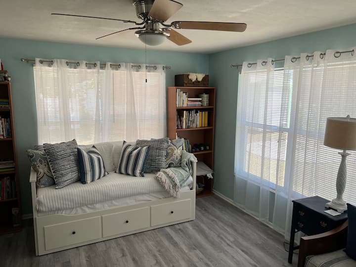 Home In Fort Myers - Fort Myers, FL