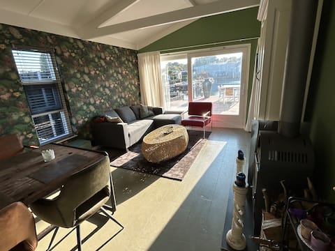 Complete house with large terrace and jetty