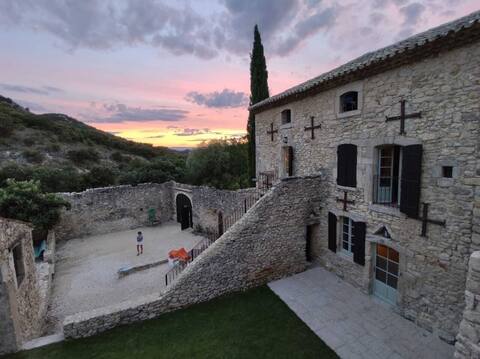 Pensier, farmhouse in Drôme Provencale