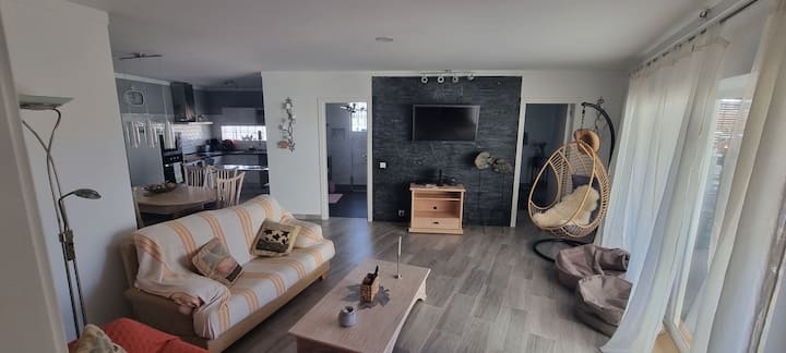 Large Comfortable Home - Lagoa