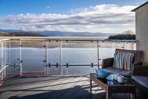 Popular Airbnb listing: ‘Glaslyn View’ - Snowdonia Cottage Coastal View in Morfa Bychan, Ynys Galch, East, West, Gest, Tremadog