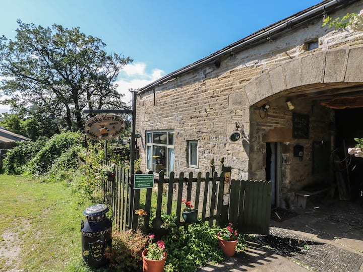 Moldy Warp Barn - Hebden Bridge