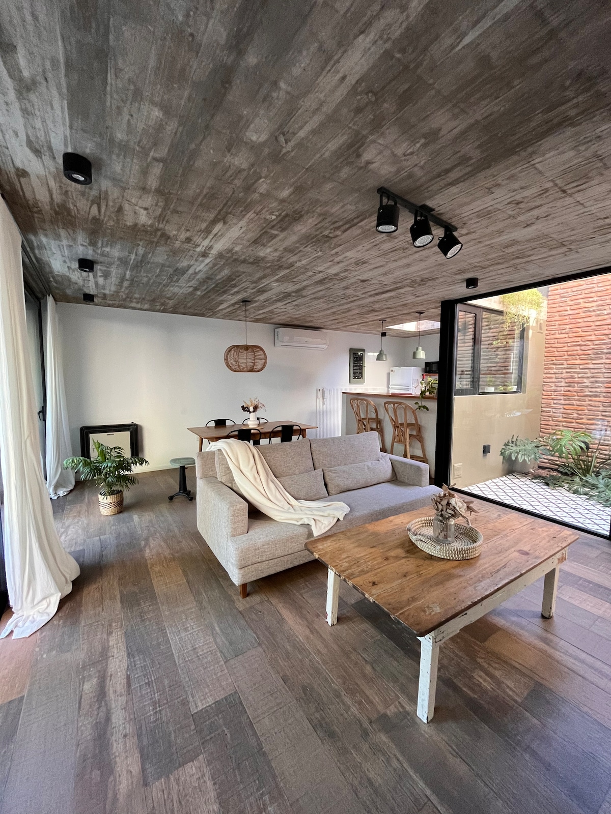 Proprietà Airbnb di successo: Flora Chascomús House a Chascomús