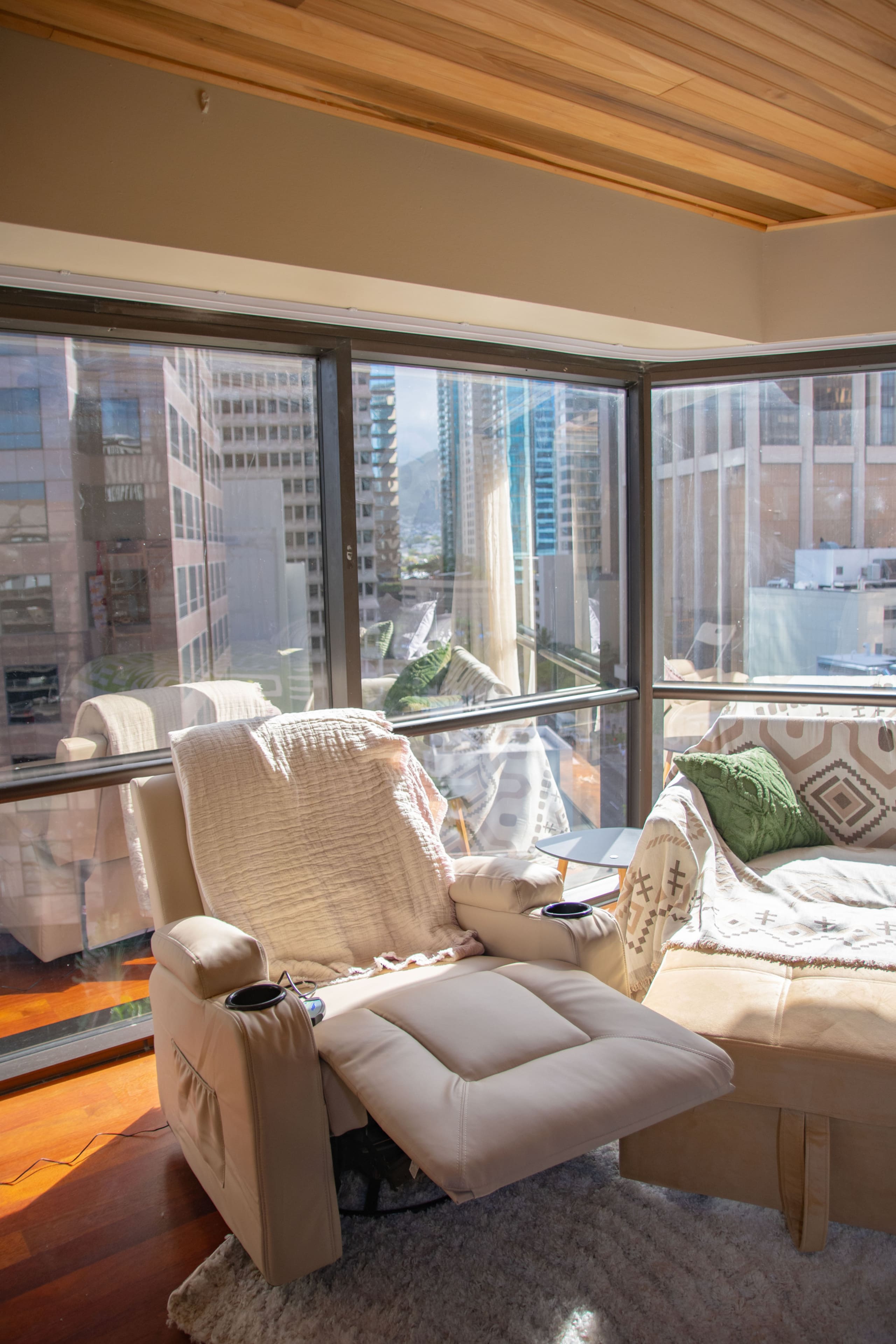 Condo in Honolulu · ★4.88 · 1 bedroom · 2 beds · 1 private bath - Image 4