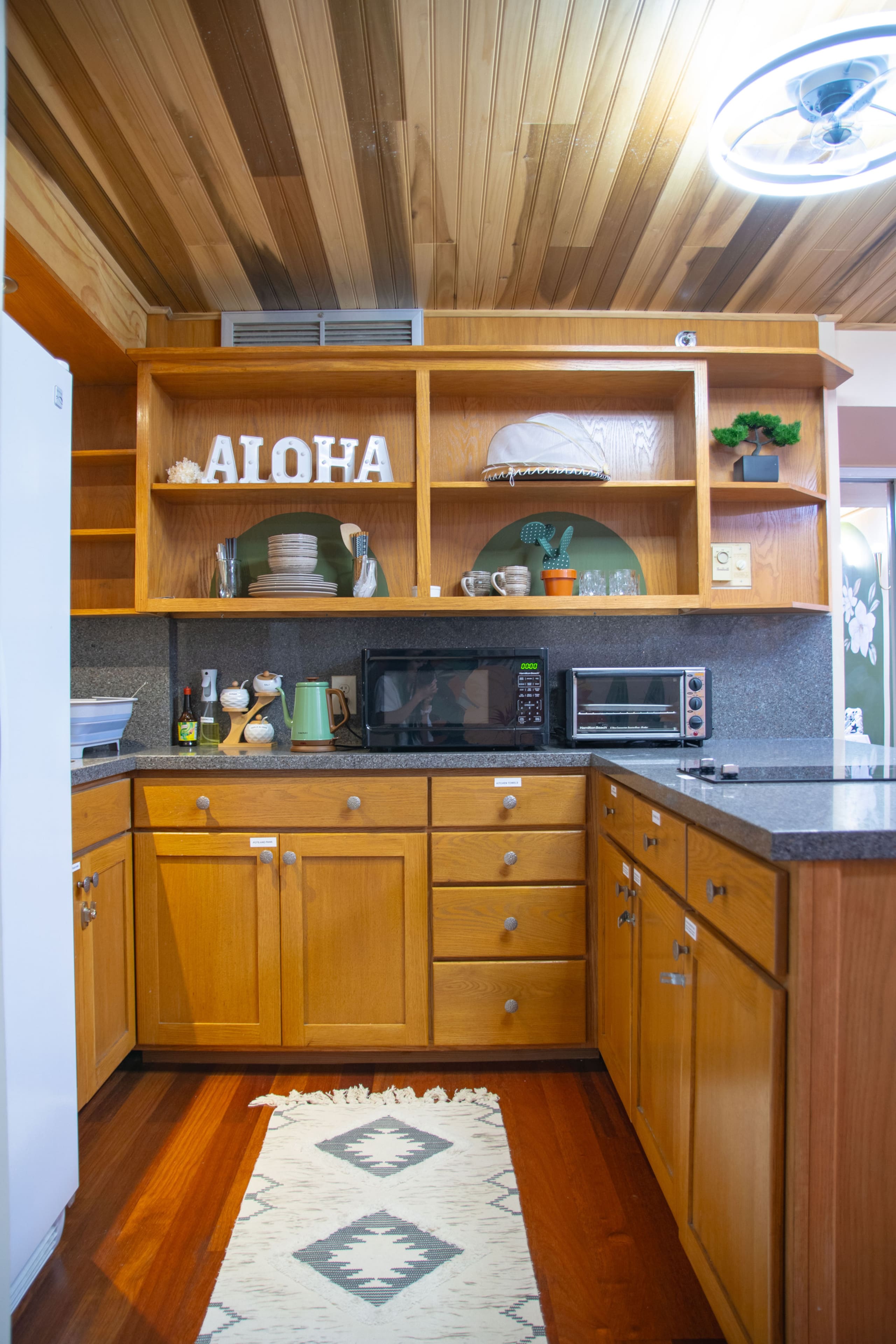 Condo in Honolulu · ★4.88 · 1 bedroom · 2 beds · 1 private bath - Image 9