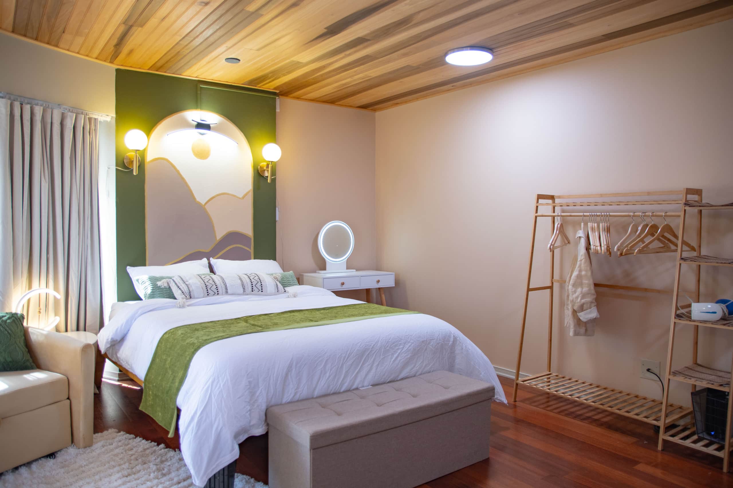 Condo in Honolulu · ★4.88 · 1 bedroom · 2 beds · 1 private bath - Image 31
