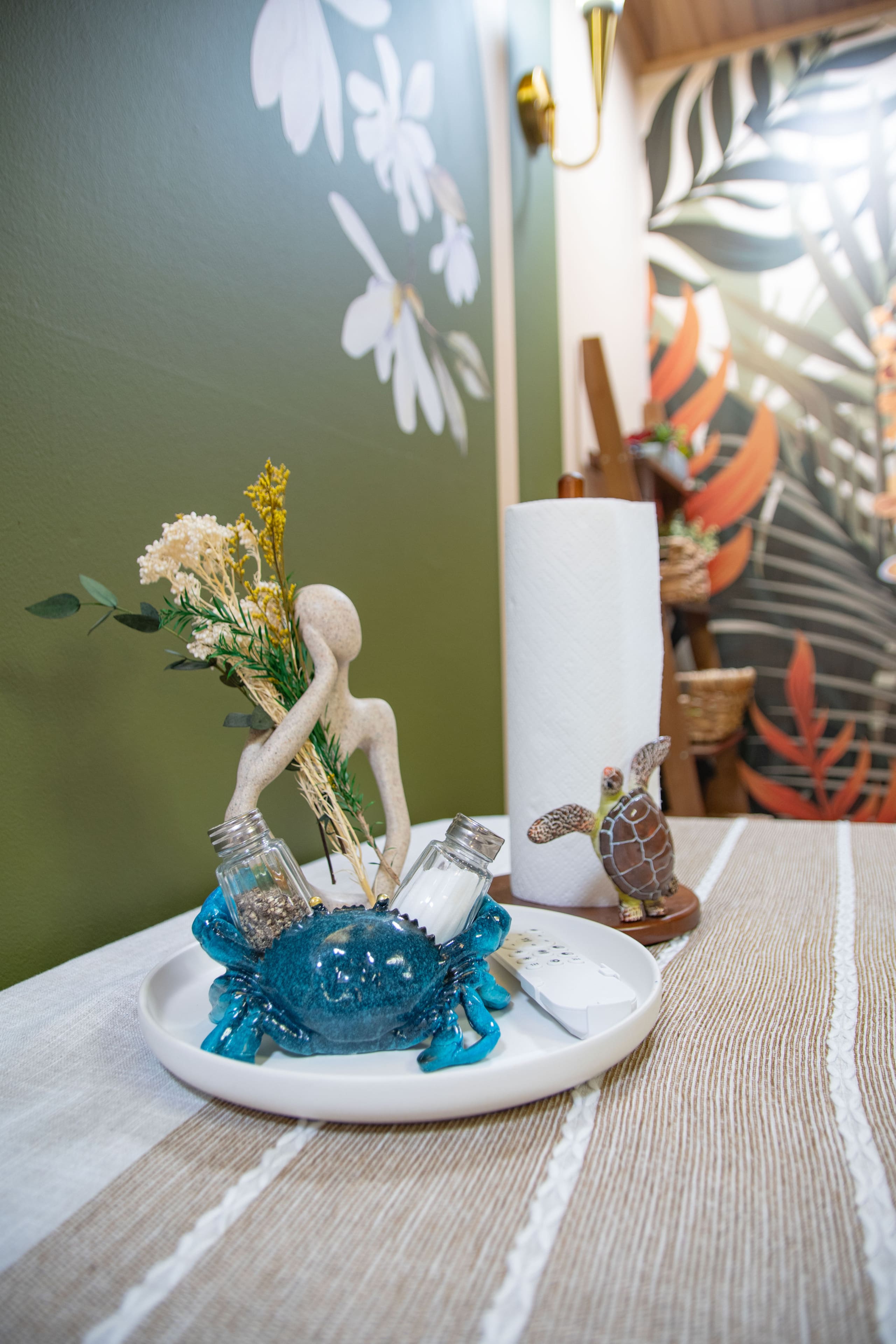 Condo in Honolulu · ★4.88 · 1 bedroom · 2 beds · 1 private bath - Image 18