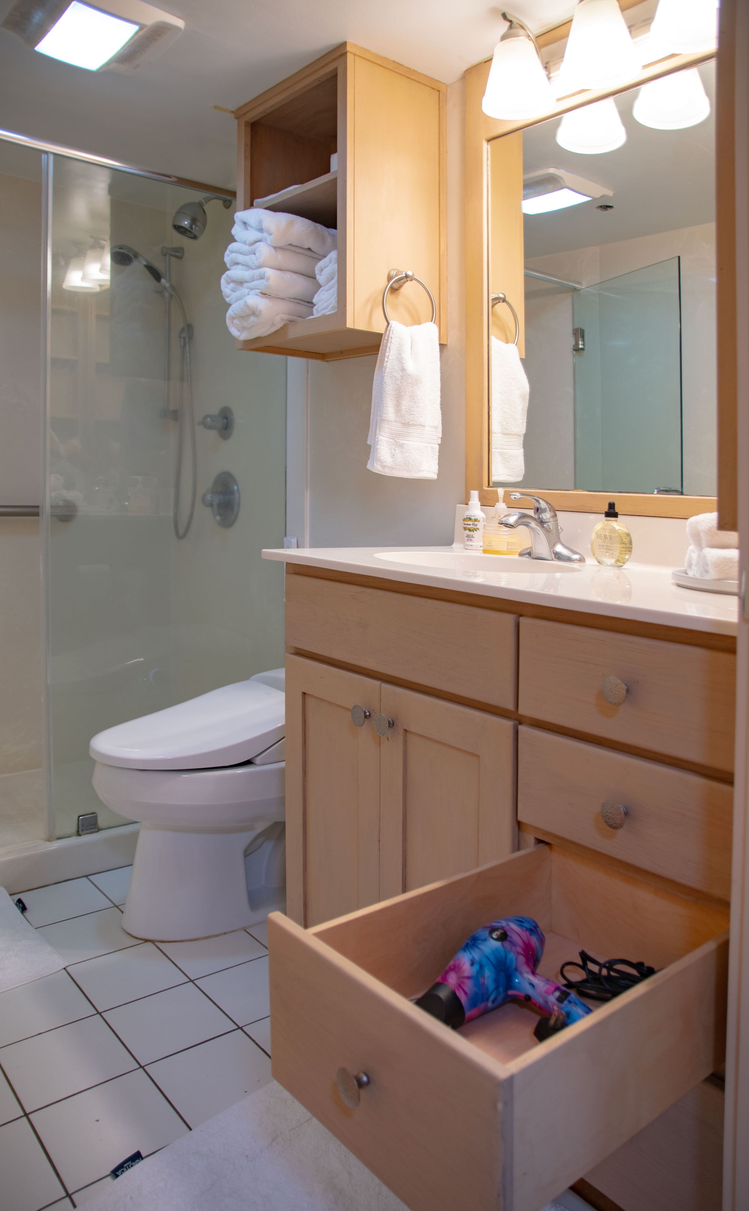 Condo in Honolulu · ★4.88 · 1 bedroom · 2 beds · 1 private bath - Image 37