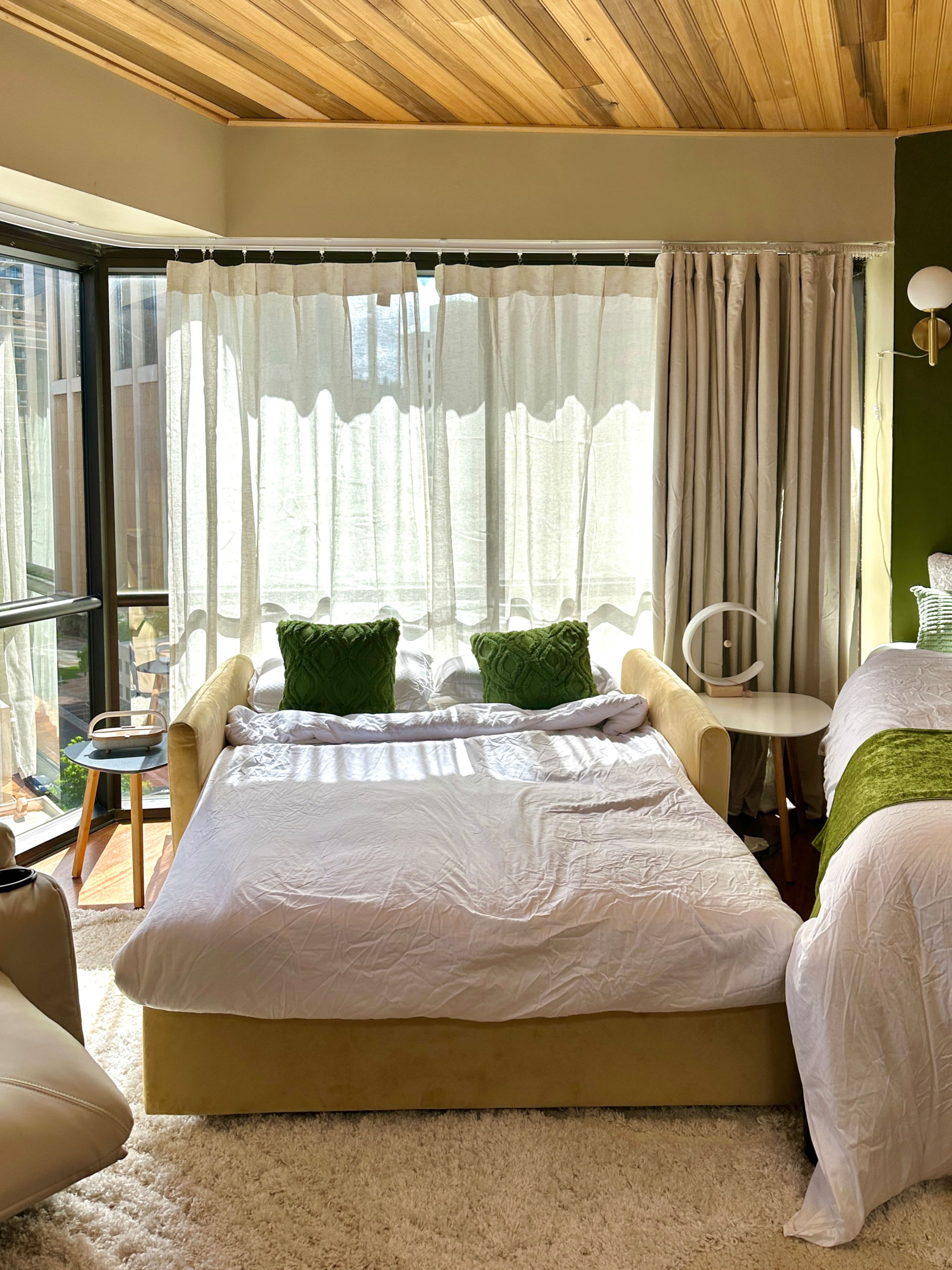 Condo in Honolulu · ★4.88 · 1 bedroom · 2 beds · 1 private bath - Image 5