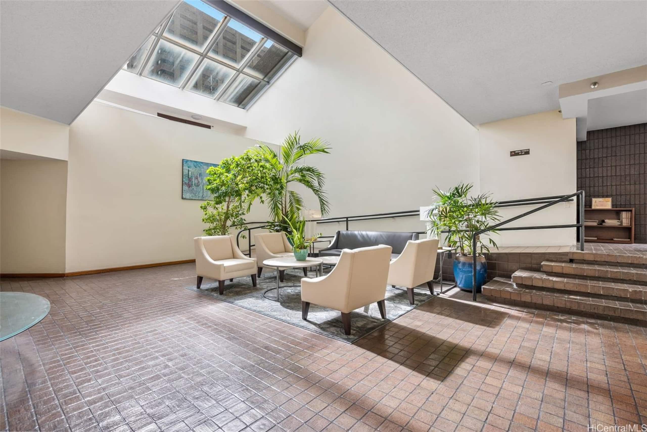 Condo in Honolulu · ★4.88 · 1 bedroom · 2 beds · 1 private bath - Image 60