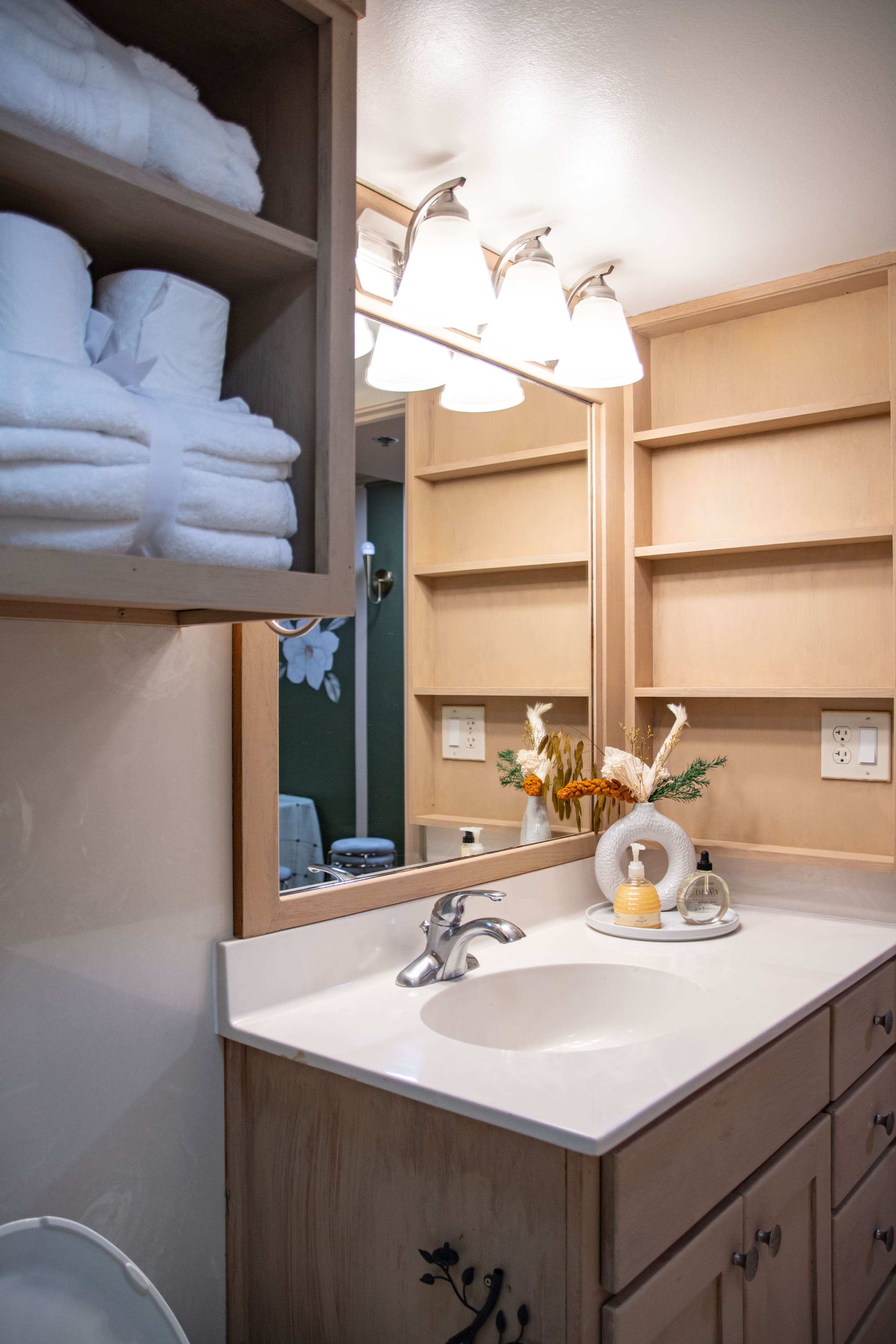 Condo in Honolulu · ★4.88 · 1 bedroom · 2 beds · 1 private bath - Image 34