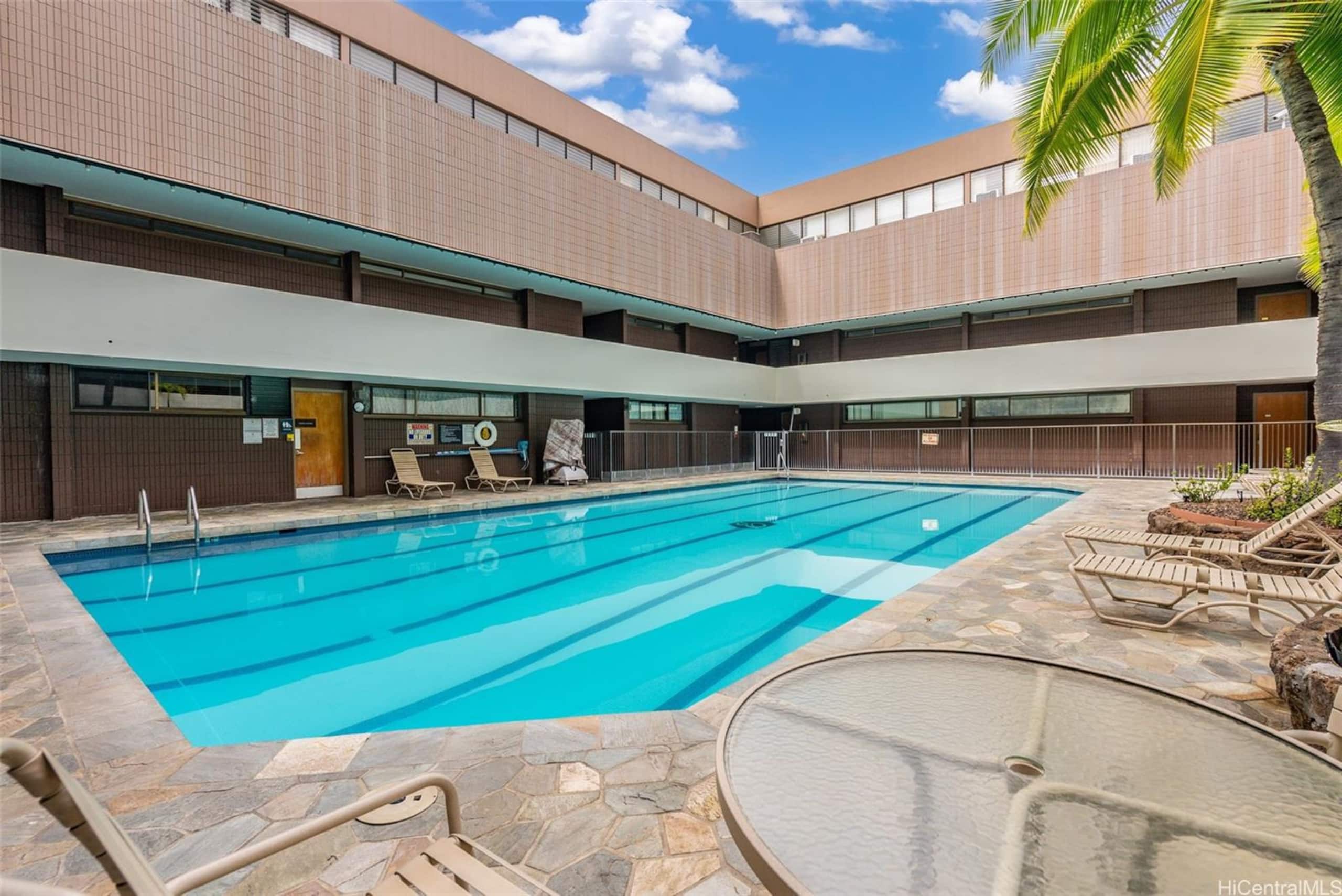 Condo in Honolulu · ★4.88 · 1 bedroom · 2 beds · 1 private bath - Image 54