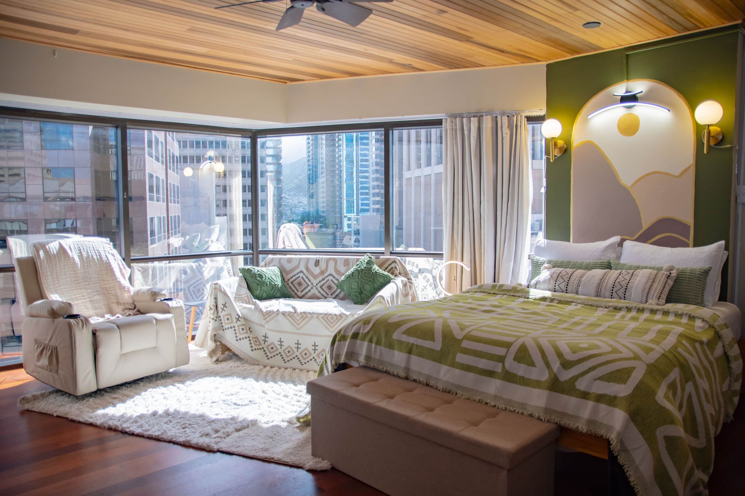 Condo in Honolulu · ★4.88 · 1 bedroom · 2 beds · 1 private bath - Image 22