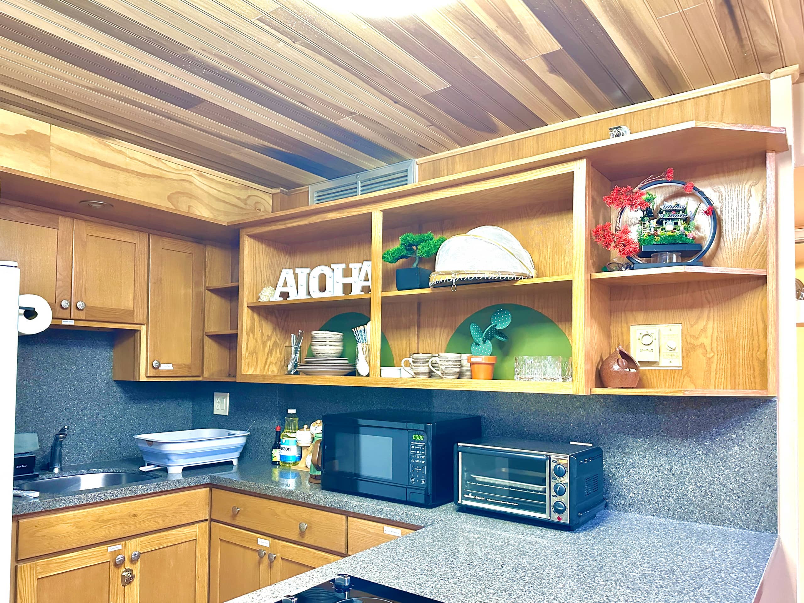 Condo in Honolulu · ★4.88 · 1 bedroom · 2 beds · 1 private bath - Image 10
