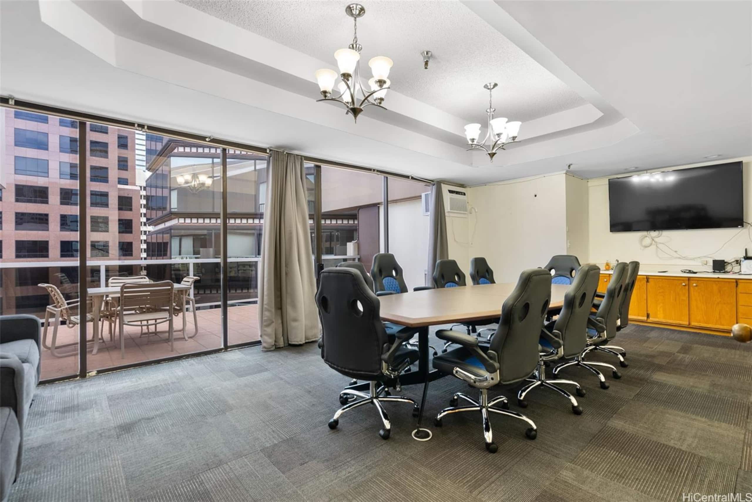 Condo in Honolulu · ★4.88 · 1 bedroom · 2 beds · 1 private bath - Image 57
