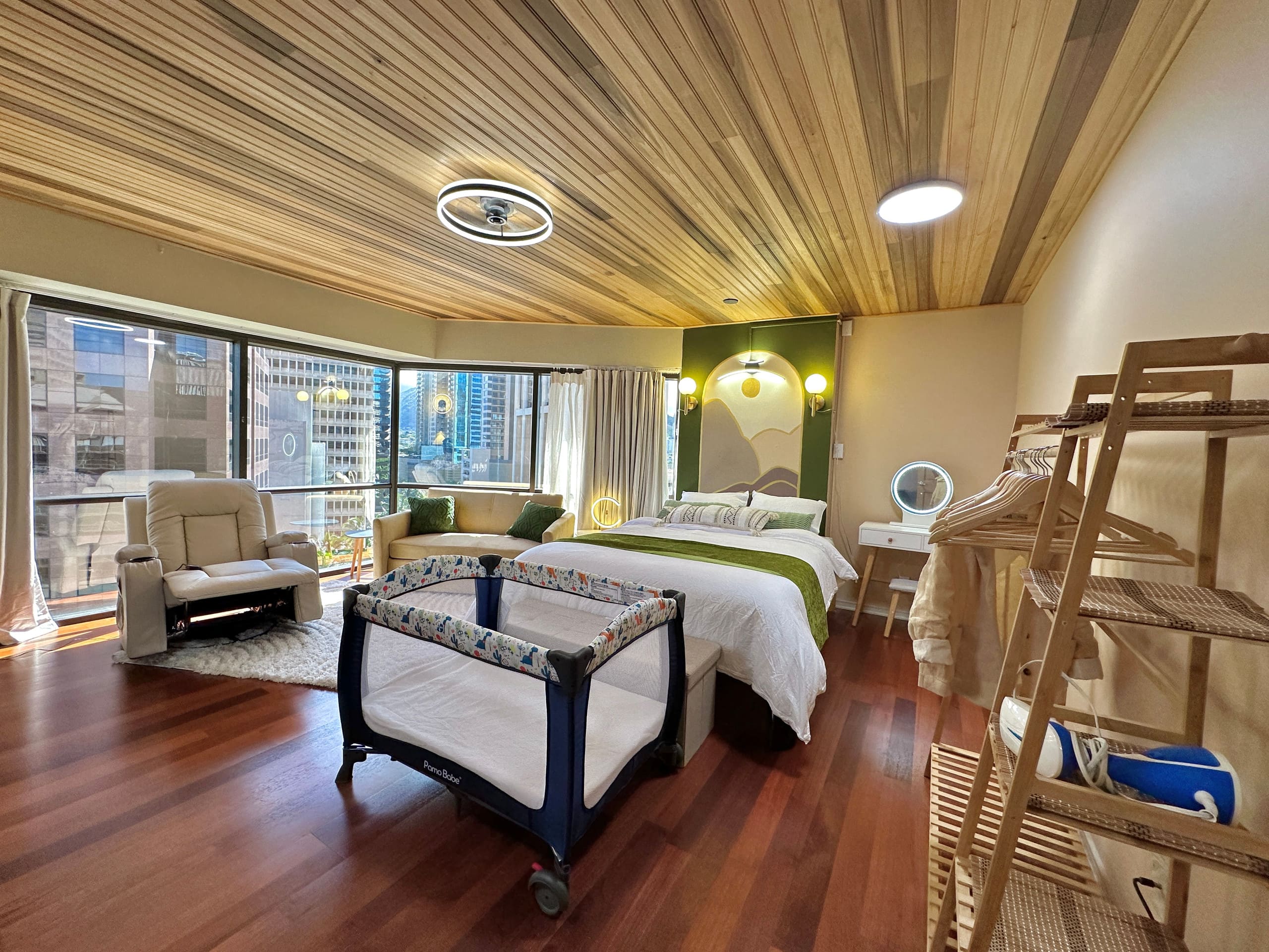 Condo in Honolulu · ★4.88 · 1 bedroom · 2 beds · 1 private bath - Image 30