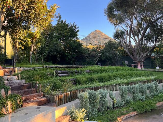 Sunny, Family-friendly house with sparkling pool gallery image 2