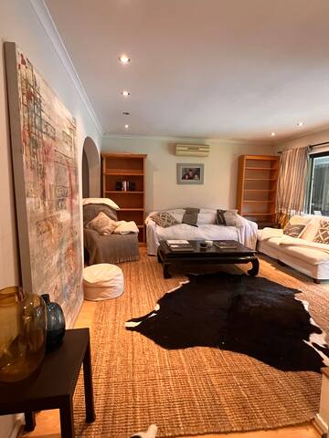 Sunny, Family-friendly house with sparkling pool gallery image 5