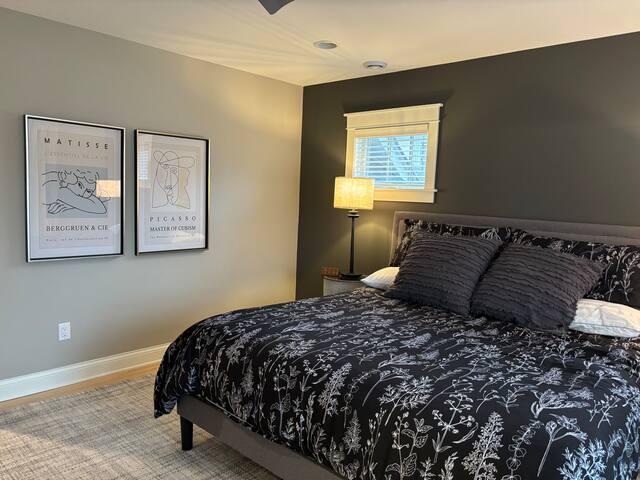 3 Blocks from Lake Harriet! gallery image 2