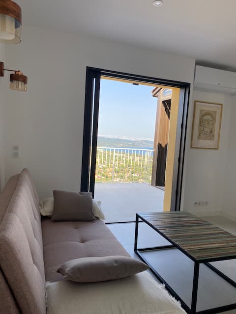 Top performing Airbnb: La Cabane de Jeanne Apartment in Cavalaire Sur Mer