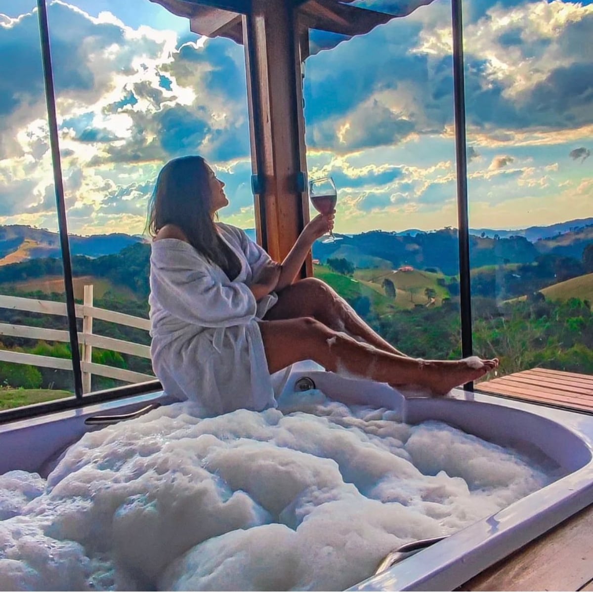 Popular Airbnb listing: Comfortable Mineiro Chalets - Seriema in Gonçalves