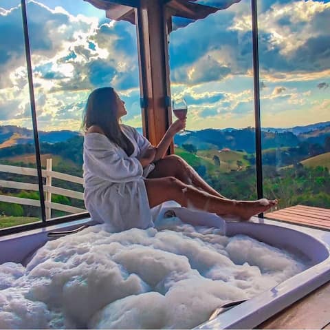 Popular Airbnb listing: Comfortable Mineiro Chalets - Seriema in Gonçalves