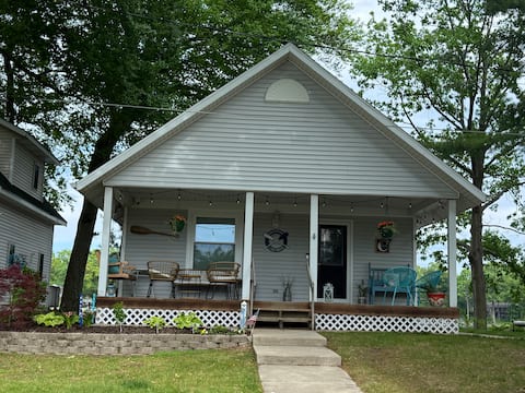 Cozy Get A Way Lakehouse w/tons of Amenities