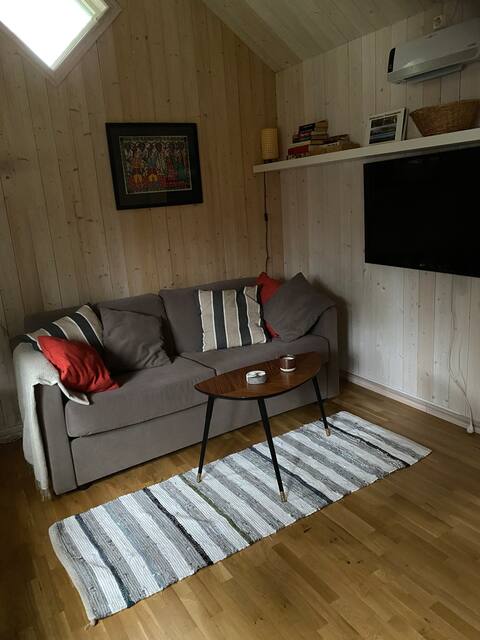 Top Airbnb: Cabin near forest and lake in Härryda