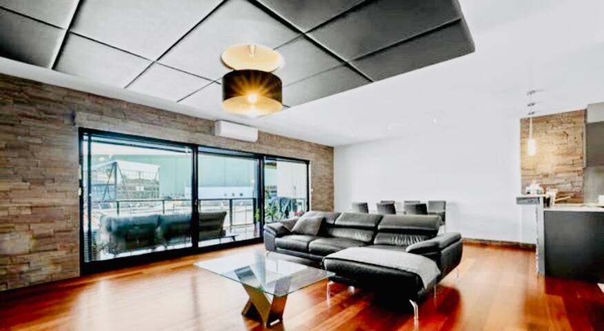 Waterfront Getaway gallery image 2